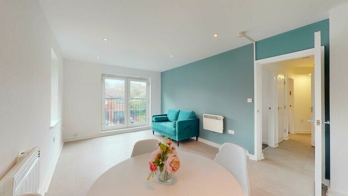 2 Bedroom Flat To Rent In St Ann's Court, Kirstall Lane, LS5
