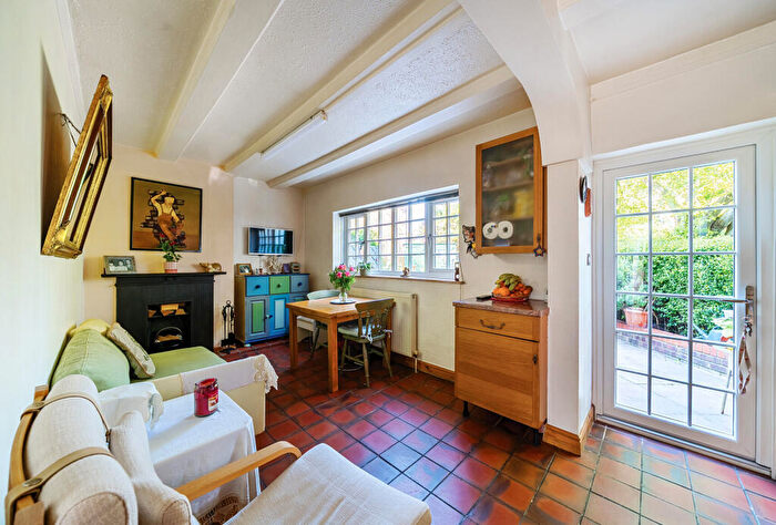 4 Bedroom Semi Detached House For Sale In Goldsmith Lane, Kingsbury, NW9