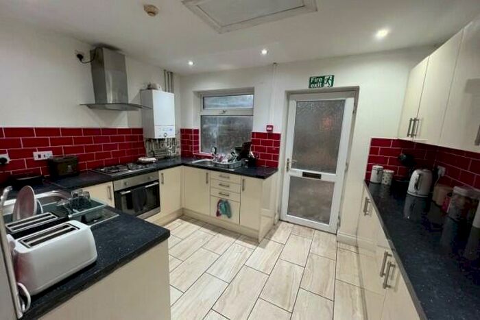 6 Bedroom Terraced House To Rent In Bedford Street Cardiff, CF24