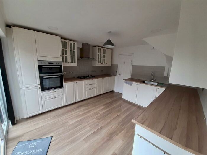 3 Bedroom End Of Terrace House To Rent In Haywards Close, B23