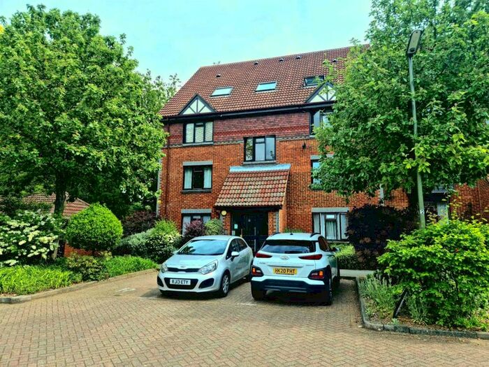 Studio To Rent In Woking, GU22