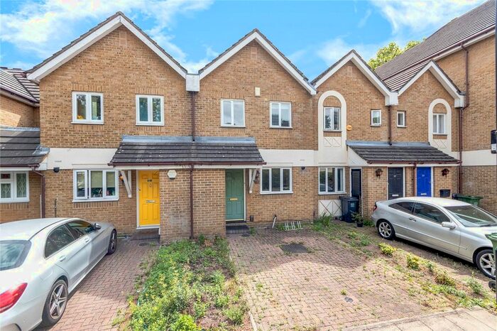 3 Bedroom Detached House To Rent In Water Lane, London, SE14