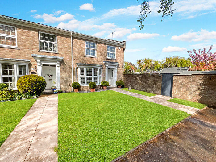 3 Bedroom End Of Terrace House For Sale In Mudeford Christchurch, BH23