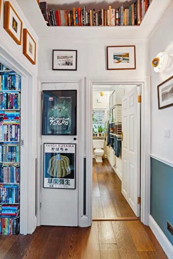 2 Bedroom Flat For Sale In Marlborough Road, Richmond, TW10