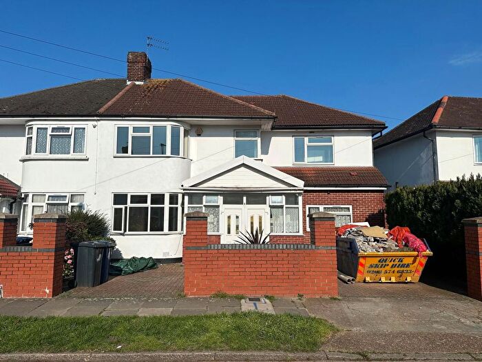 5 Bedroom Semi-Detached House To Rent In Crosslands Avenue, Southall, UB2
