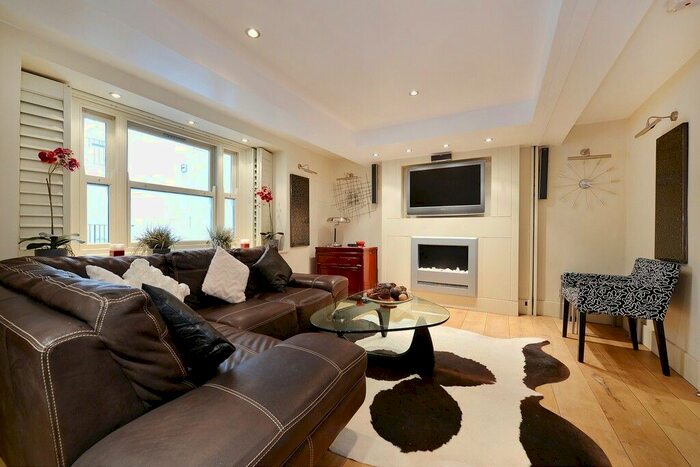2 Bedroom Flat To Rent In Queens Gate, South Kensington, SW7