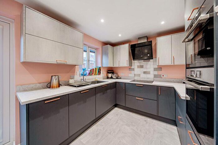 3 Bedroom Town House For Sale In Bergamot Place, Oxford, OX4