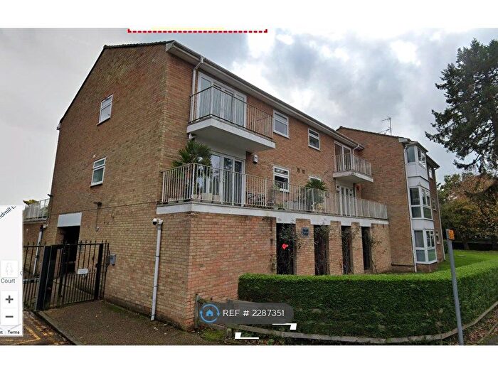 2 Bedroom Flat To Rent In High Road, Bushey Heath, Bushey, WD23