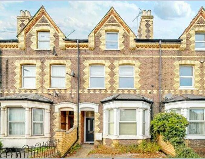 2 Bedroom Apartment To Rent In Ground Floor Flat, Basingstoke Road, Reading, RG2