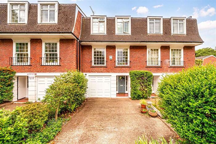 4 Bedroom Property For Sale In Broom Road, Teddington, TW11