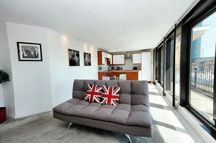 2 Bedroom Flat For Sale In Middlewood Street, Salford, M5
