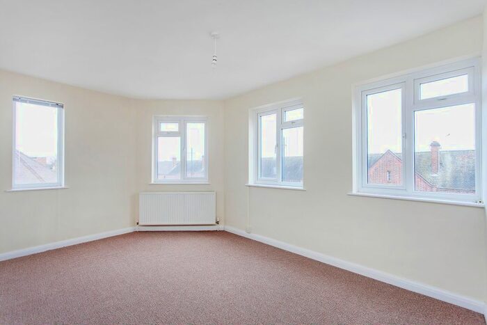 2 Bedroom Flat To Rent In High Street, Whitton, Twickenham ., TW2