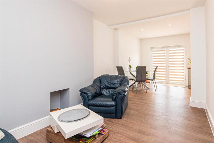 3 Bedroom End Of Terrace House For Sale In Kettering Road, Northampton, NN2