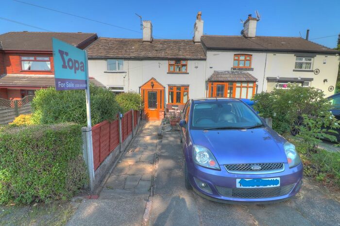 2 Bedroom Cottage For Sale In Heywood Old Road, Middleton, Manchester, M24