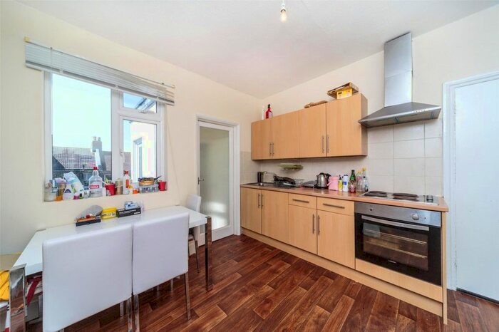 3 Bedroom Maisonette To Rent In Totland Road, Brighton, BN2