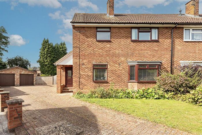 3 Bedroom Semi-Detached House For Sale In Lawn Avenue, Kimpton, Hitchin, SG4