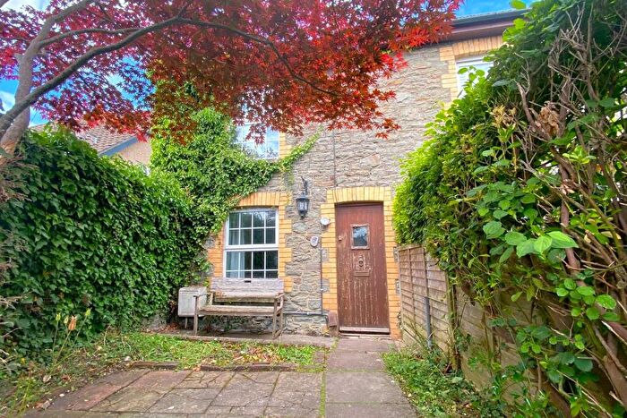 2 Bedroom House To Rent In High Street, Oldland Common, BS30