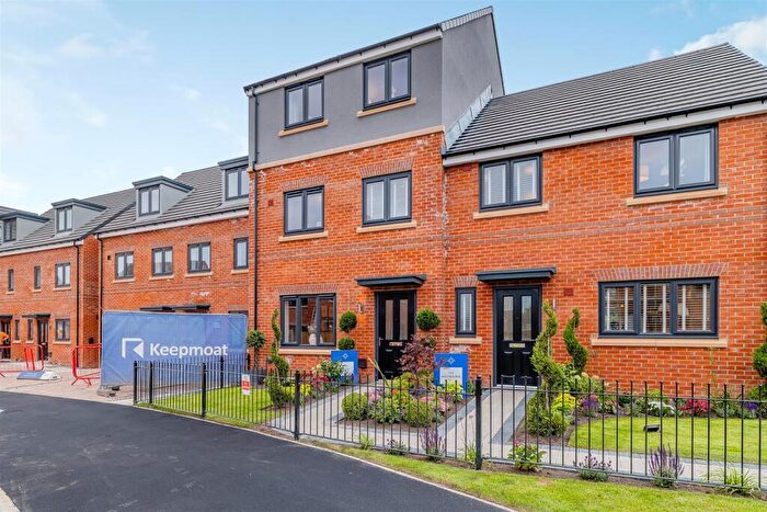 4 Bedroom Semi-Detached House To Rent In Liberty Rise, Hull, HU9