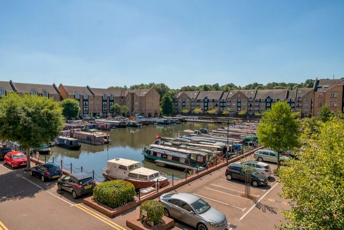 2 Bedroom Apartment To Rent In Evans Wharf, Apsley Lock, Hemel Hempstead, Hertfordshire, HP3