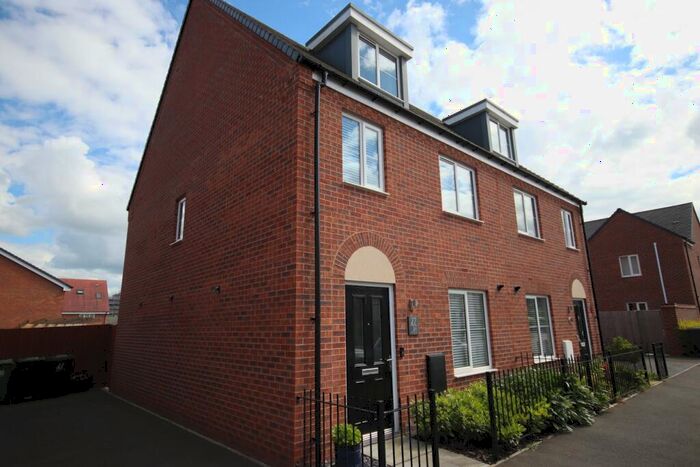 4 Bedroom Semi-Detached House To Rent In Ryder Way, Flitwick, MK45