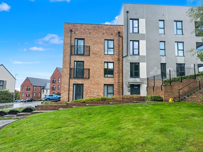 2 Bedroom Flat For Sale In Parkside Crescent, Ketley, Telford, Shropshire, TF1