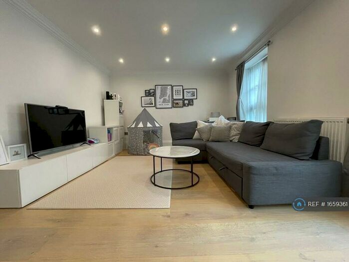 2 Bedroom Flat To Rent In Lough Road, London, N7