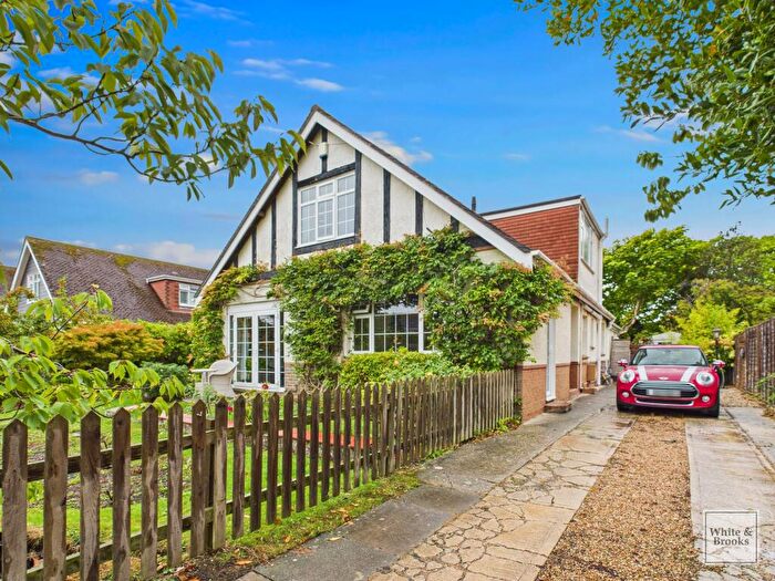 4 Bedroom Detached House For Sale In Barrack Lane, Bognor Regis, PO21