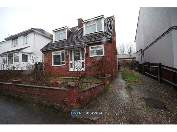 3 Bedroom Detached House To Rent In Rucklers Lane, Kings Langley, WD4