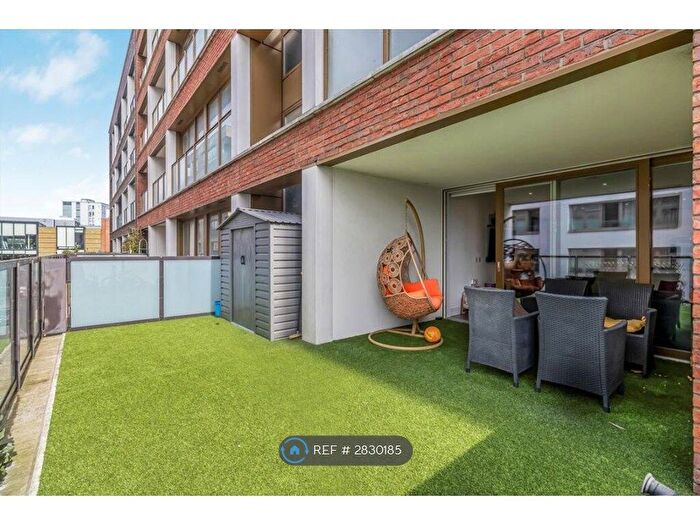 2 Bedroom Flat To Rent In Sterling Way, London, N7