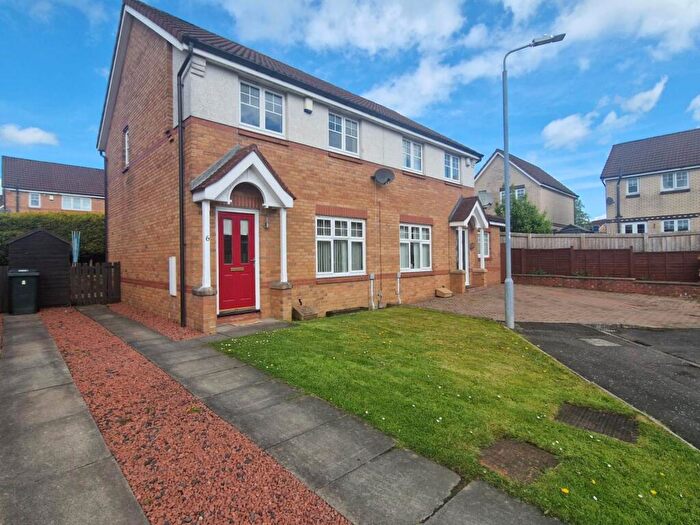 3 Bedroom Semi-Detached House To Rent In Kingsford Place, Southcraig, KA3