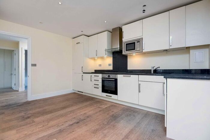 2 Bedroom Flat To Rent In Denning Mews, London, SW12