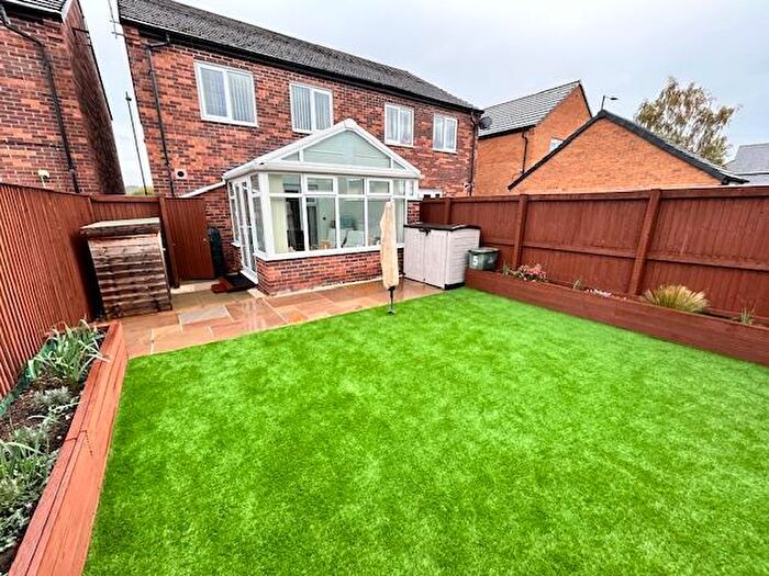 3 Bedroom Semi-Detached House For Sale In Buzzard Avenue, Mexborough, S64