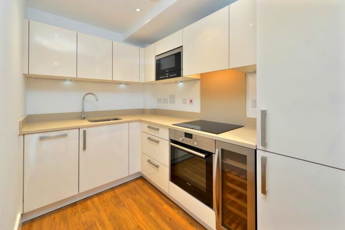 1 Bedroom Flat To Rent In Queensland Road, Highbury, London, N7