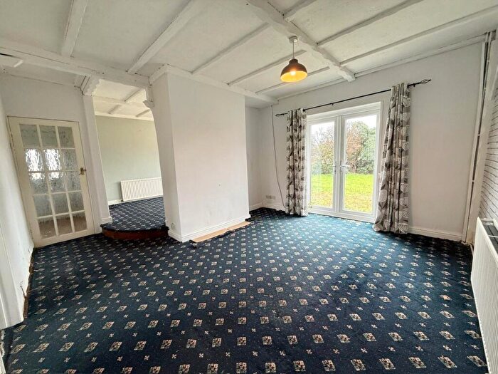 3 Bedroom Semi Detached House To Rent In The Crescent, Bircotes, Doncaster, DN11