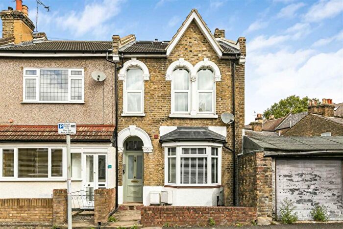 1 Bedroom Flat To Rent In Glenthorne Road, Walthamstow, E17