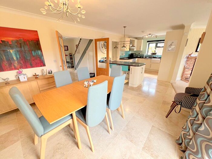 4 Bedroom Chalet For Sale In York Avenue, New Milton, Hampshire., BH25