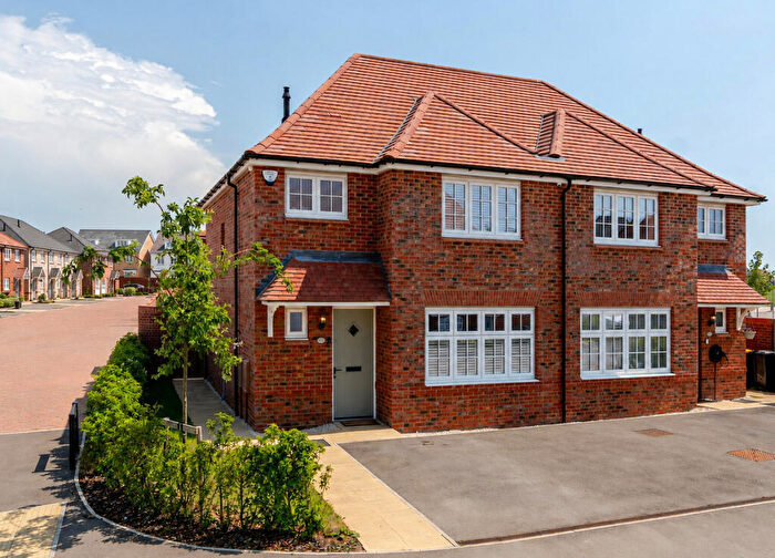 3 Bedroom Semi-Detached House For Sale In Underwood Croft, Leighton Buzzard, LU7