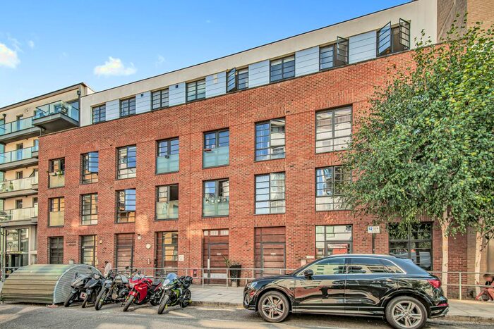 3 Bedroom Flat To Rent In De Beauvoir Crescent, London, N1