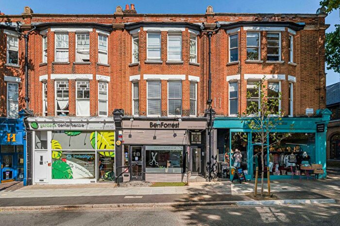 2 Bedroom Flat For Sale In Royal Parade, Kew, TW9