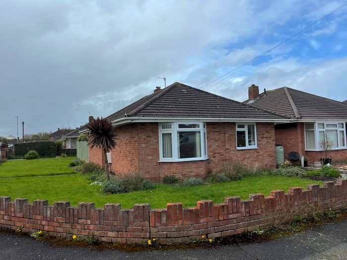 2 Bedroom Detached Bungalow To Rent In Cardigan Crescent, Weston-Super-Mare, BS22