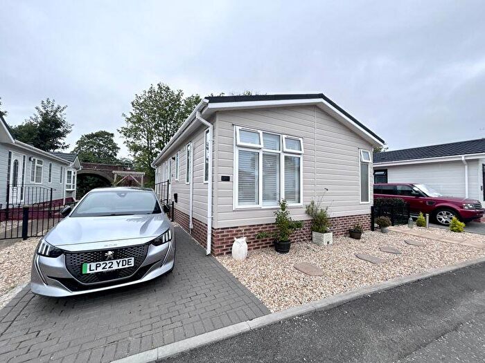 2 Bedroom Detached Bungalow For Sale In Avenue Road, Sandown, PO36