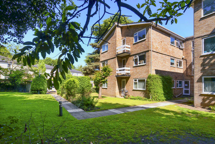 2 Bedroom Flat To Rent In Coniston Court, Weybridge, KT13