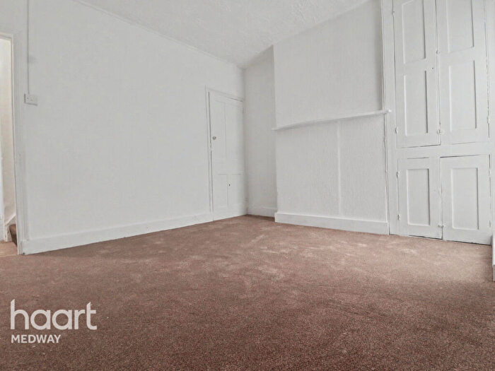 3 Bedroom Terraced House To Rent In Wykeham Street, Rochester, ME2