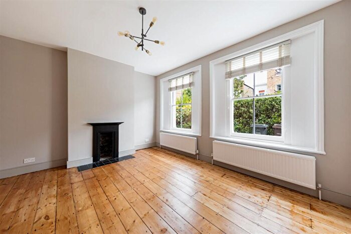 3 Bedroom Flat To Rent In Horton Road, Hackney, E8