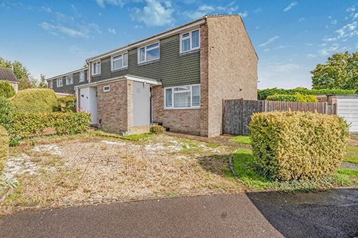 3 Bedroom End Terrace House For Sale In Sagecroft Road, Thatcham, RG18