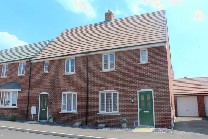 3 Bedroom End Of Terrace House To Rent In Drayhorse Crescent, Woburn Sands, MK17