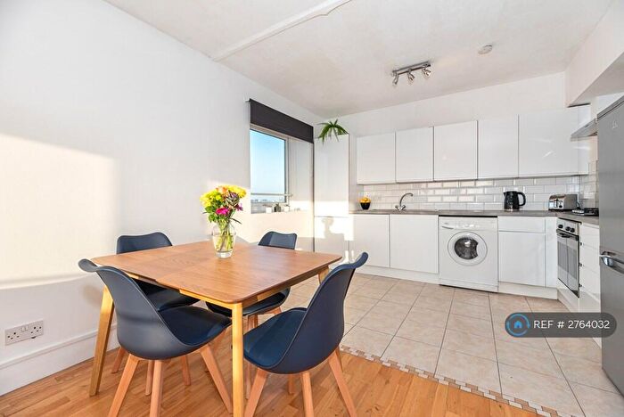 2 Bedroom Flat To Rent In Park South, London, SW11