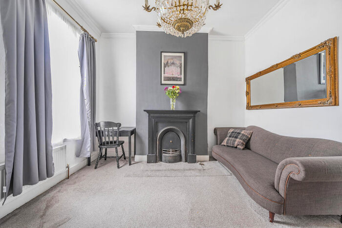 3 Bedroom Flat To Rent In Markhouse Road, Walthamstow, London, E17