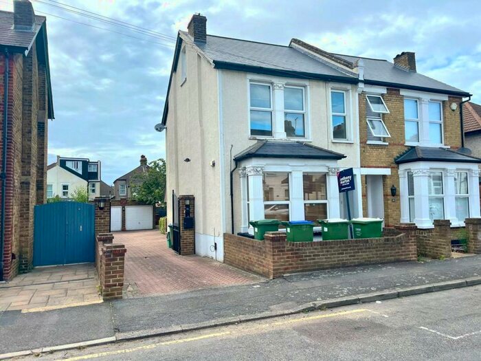 2 Bedroom Maisonette To Rent In Abbey Road, Bexleyheath, Kent, DA7