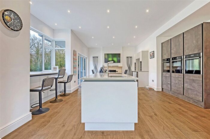 4 Bedroom Detached House For Sale In The Chase, Rochford, Essex, SS4